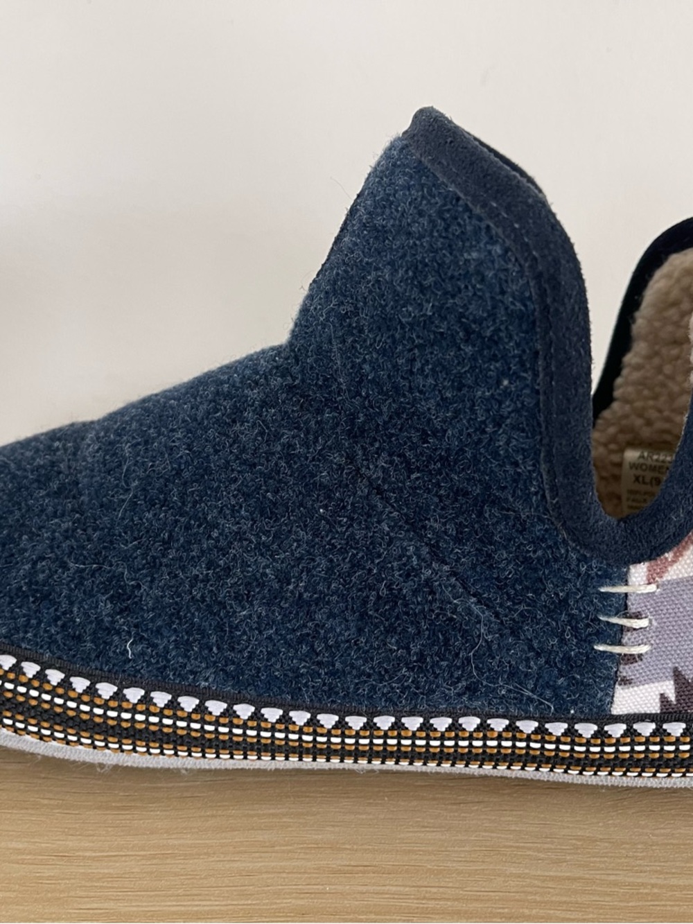 ARIAT WOMEN'S BOOTIE SLIPPER, DENIM SOUTHWEST XL (8.9.5)